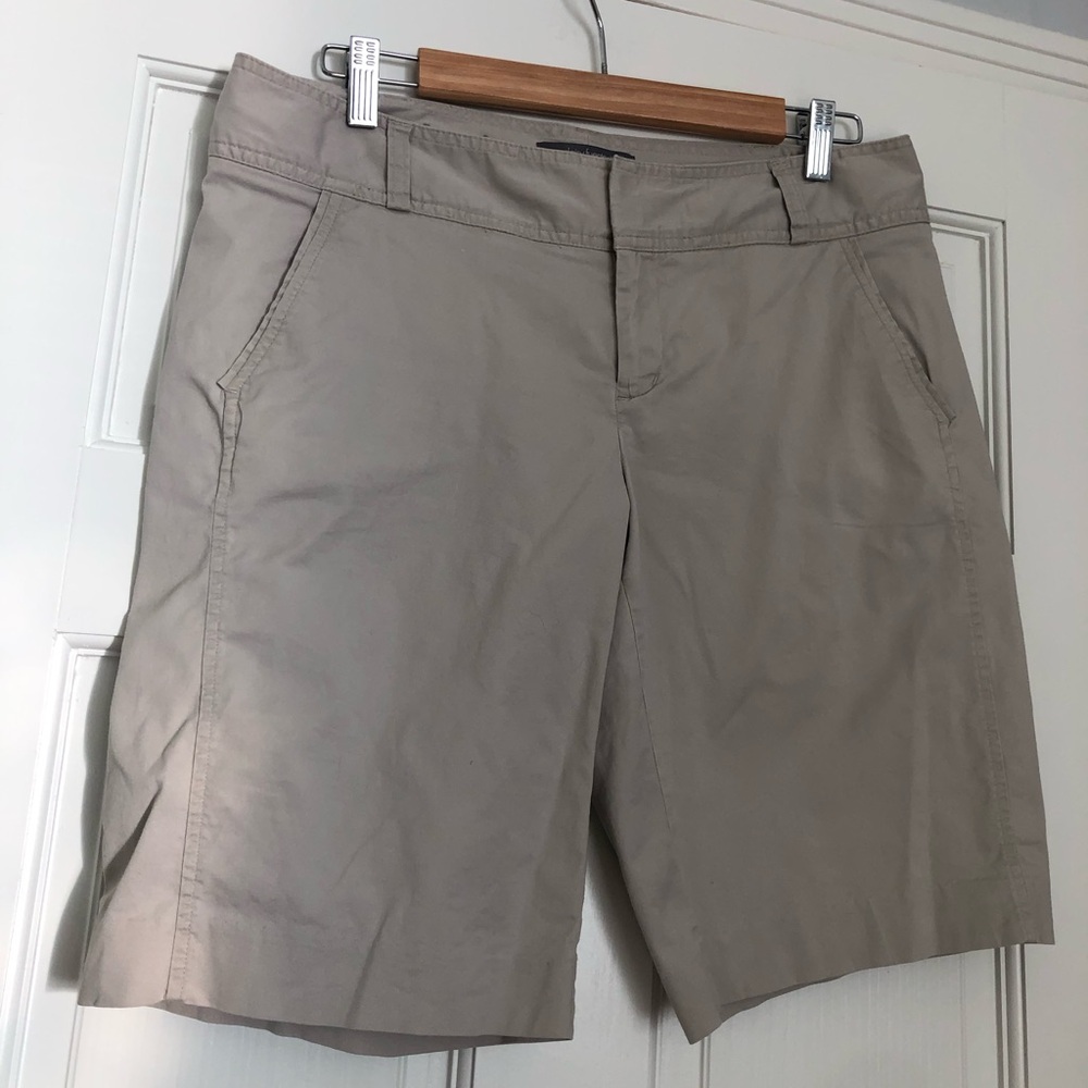 Daisy Fuentes Khaki shorts